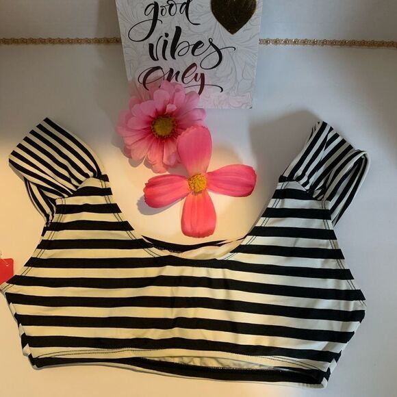 Xhilaration bikini top  - Picture 2 of 7